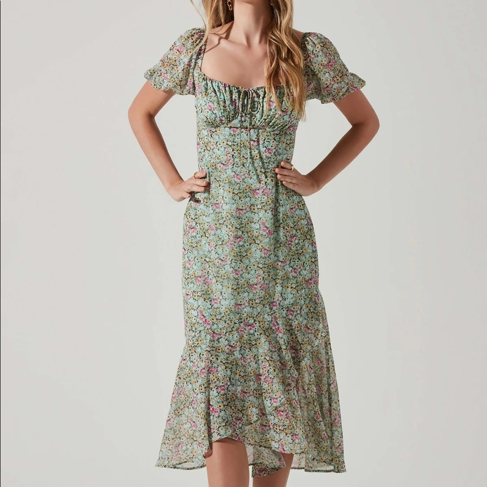 ASTR the label Aida Floral Puff Sleeve Midi Dress